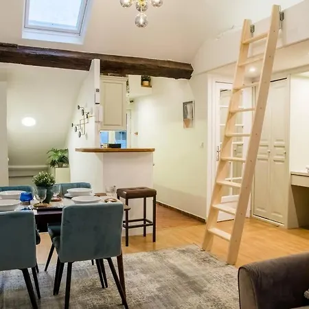 Appartamento Spacious In Hyper Center - Smart Tv & Wifi - 4p