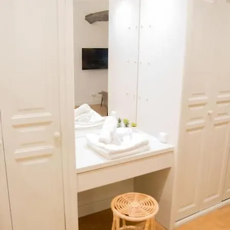 Spacious In Hyper Center - Smart Tv & Wifi - 4p Appartamento *