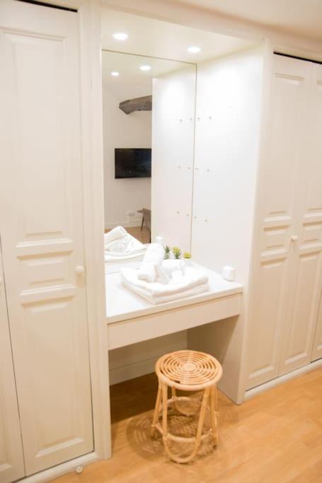 Spacious In Hyper Center - Smart Tv & Wifi - 4p Appartamento *